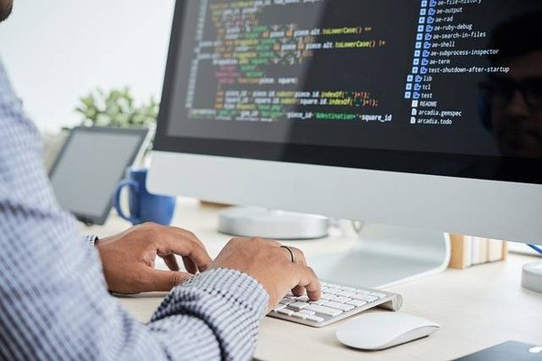 Choisir le bon logiciel pour vos projets de développement Web
