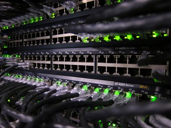 Qu'est-ce qu'une baie de brassage RJ45 et comment fonctionne-t-elle ?